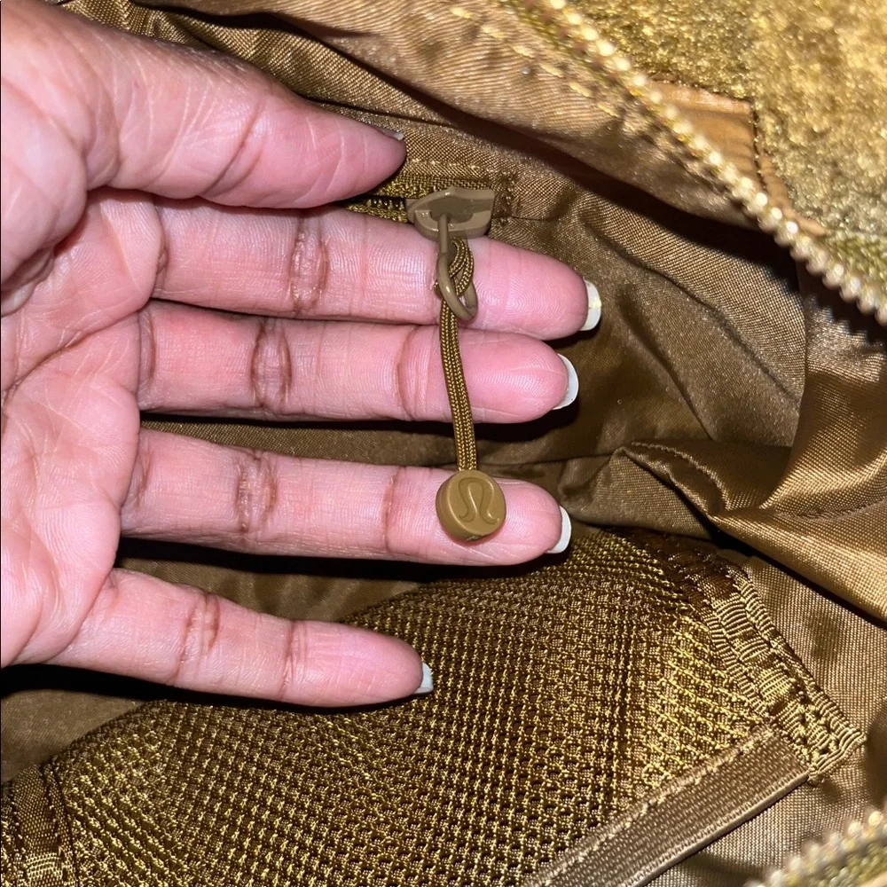 🍋 NWT Lululemon Quilted Grid Crossbody Bag 5L *Fleece in Burnt Caramel